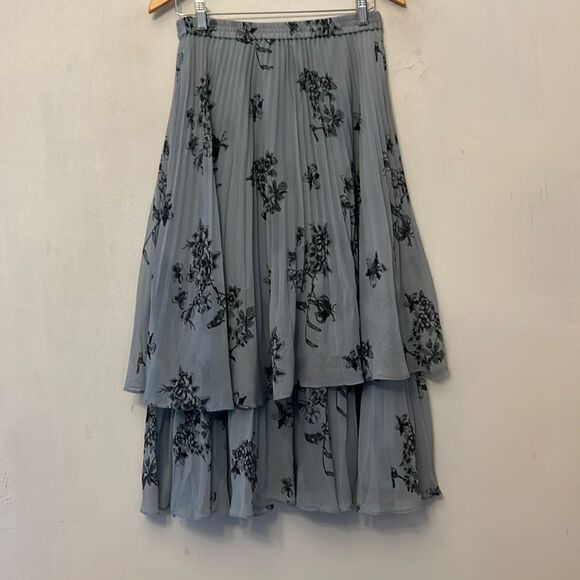 Club Monaco gray blue floral double layer pleated skirt Size M New